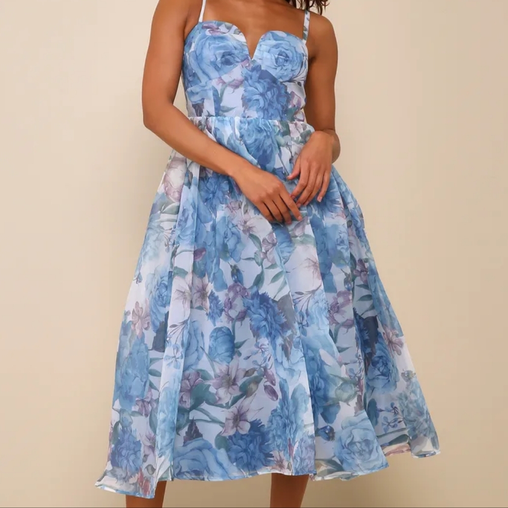 NWT Lulus floral dress, with pockets. Size large
